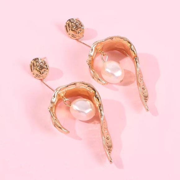 Zara Pearl Drop Leaf Gold Cocktail Trend Earrings - Picture 2 of 16